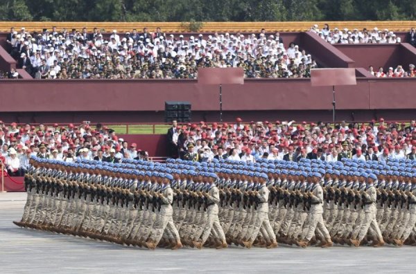 掌心策略 这支九三阅兵受阅方队有何特别，让各国元首自发起立致敬？