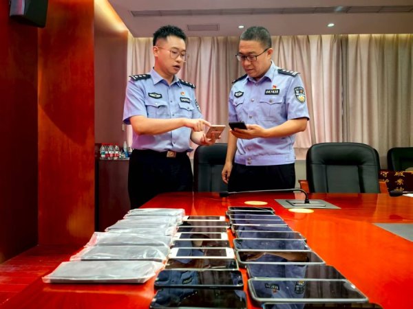 大牛配资网 远距离抢高价单，三人出售网约车接单“作弊器”被上海警方抓获